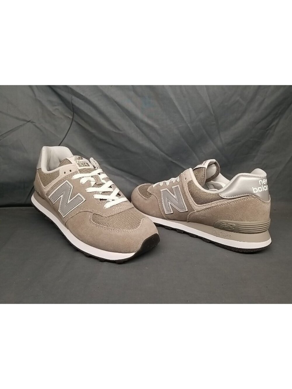New Balance 574 (GS) Sneakers Grey White Boys Size 4.5 NEW NO BOX!